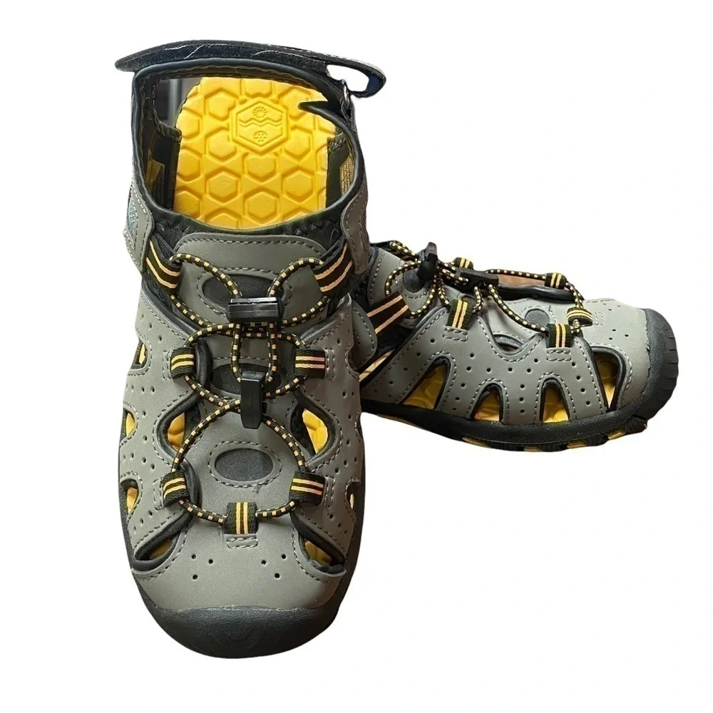 𝅺KHOMBU Kyle Water Sandals.